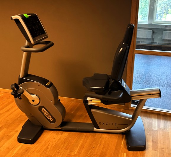 Recumbent bike Technogym Excite700 - Begagnad i toppskick med garanti- Denna Motionscykel tillhör Serien Excite från Technogym är marknadens mest kompletta konditionsserie. Pris: Högstbjudande