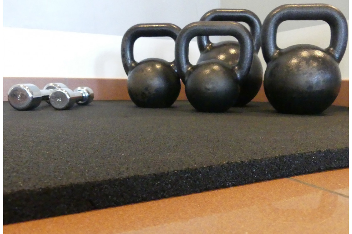 GYMGOLV HOS GYMAUKTIONER GÖTEBORG - Vi har många års erfarenhet av gymgolv & kan rekommendera rätt golv - Gymgolv20-20gymfloor20with20kettlebells-1125x7501-1.jpg