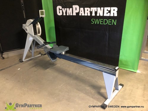 Concept Roddmaskin E-modellens fördelar - Begagnad   Inklusive PM5 Performance-monitor.  Svänghjulsutförandet minimerar bullret och maximerar känslan av att ro på vatten.  Fläkthjulsdämpare för enkel inställning av motstånd.  Ergonomiskt handtag för naturlig arm- och handställning.